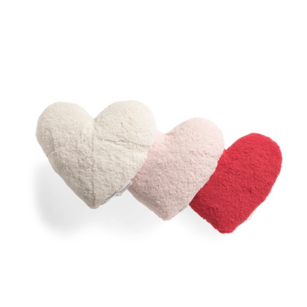 CUPCAKES & CASHMERE
3pk 16x16 Heart Shaped Pillows